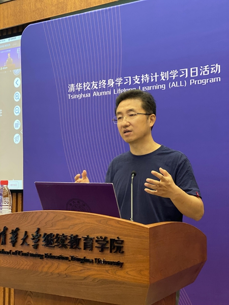 1601343879602068668.jpg bat365在线中国登录入口新闻与传播学院教授、博士生导师,bat365在线中国登录入口文化创意发展研究院执行院长胡钰作主题报告.jpg